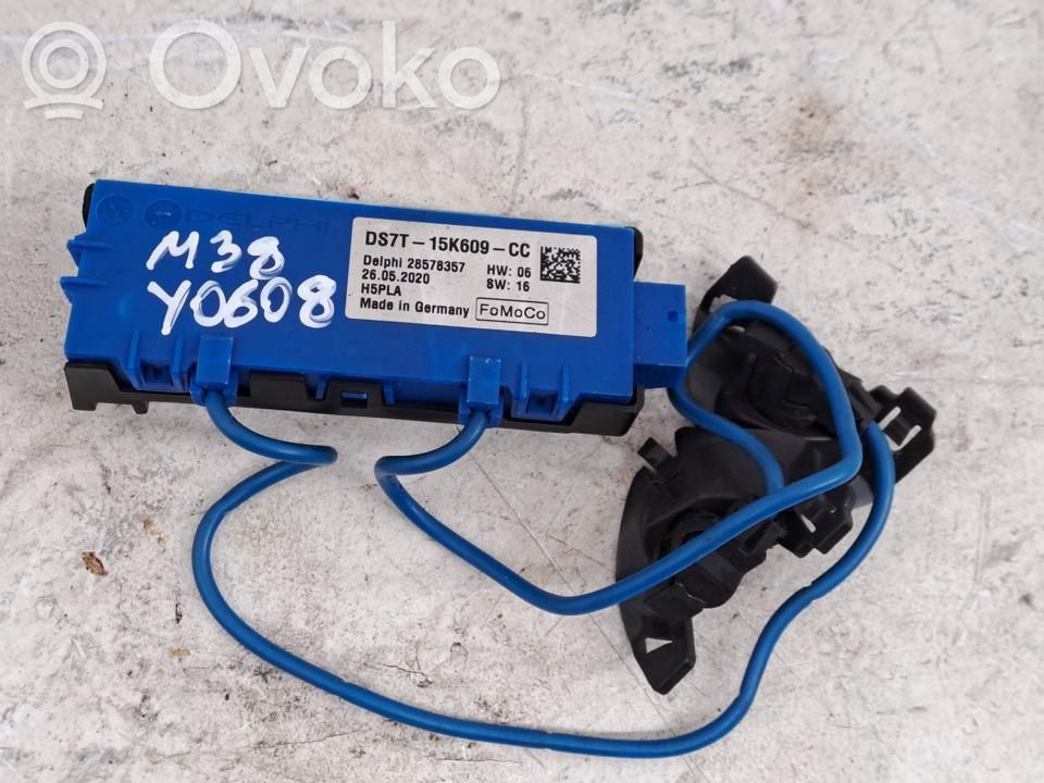 Ford Kuga III Kita salono detalė 