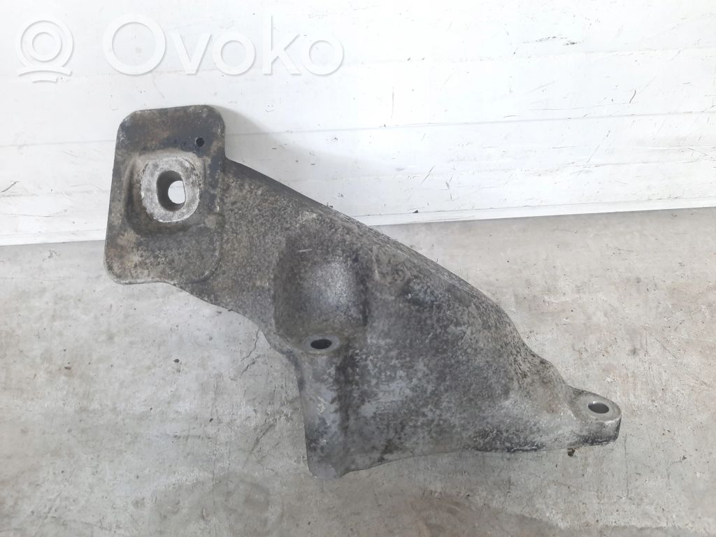 BMW X5 E70 Engine mounting bracket 