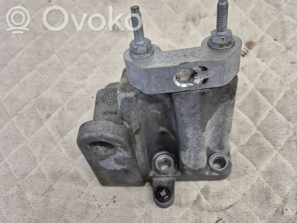 Dodge Challenger Engine mounting bracket 