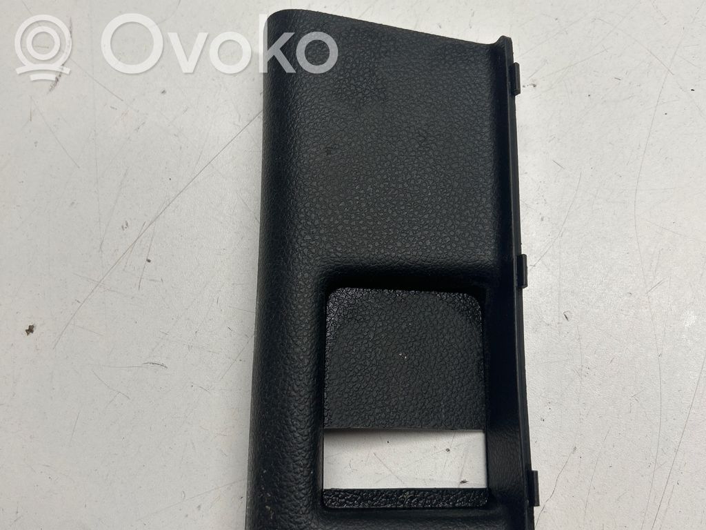 Ford Explorer Kita salono detalė 