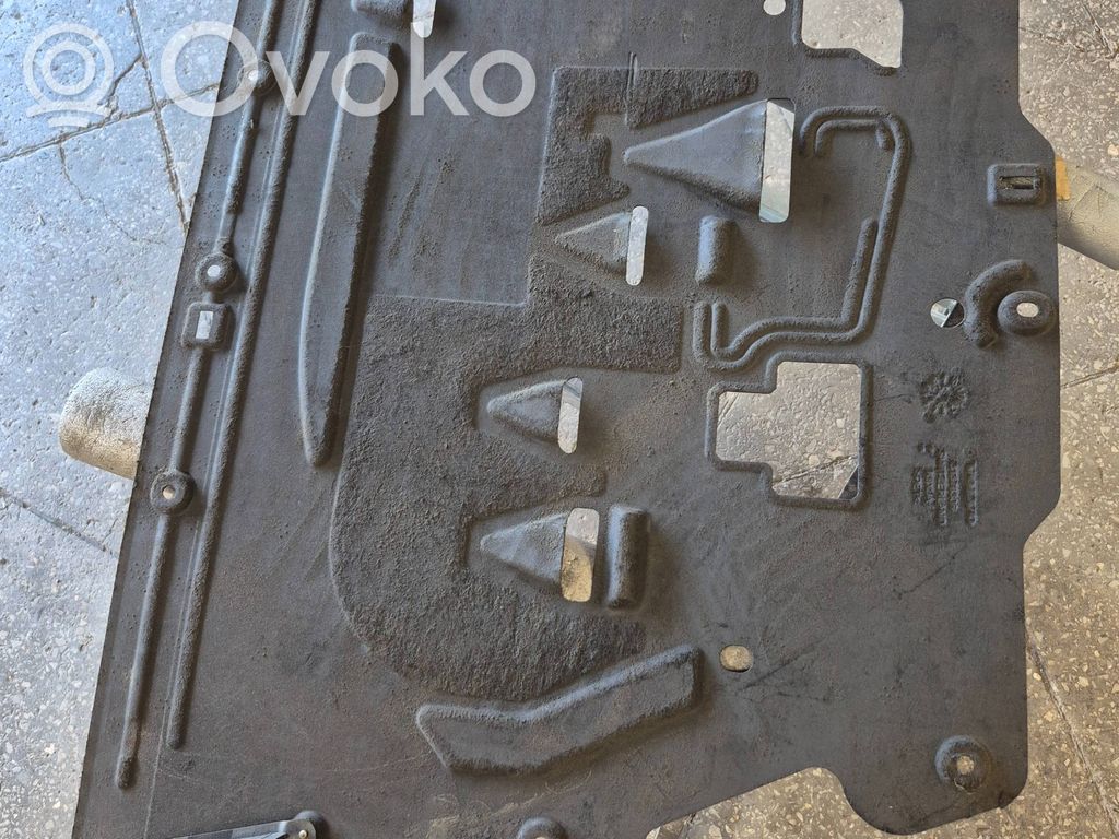 Volvo XC60 Engine splash shield/under tray 