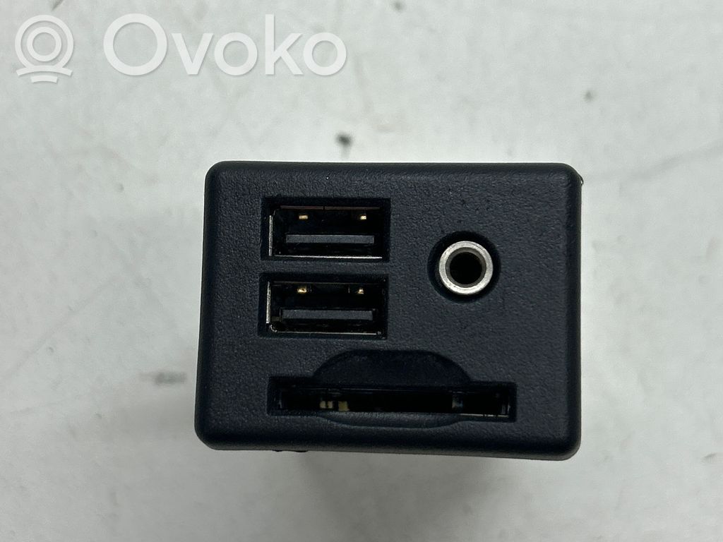 Chevrolet Corvette C7 Gniazdo / Złącze USB 