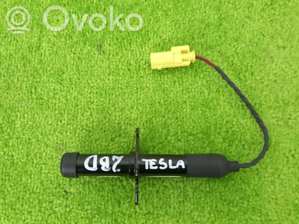 Tesla Model 3 Schließbügel Schließplatte Fanghaken Motorhaube 