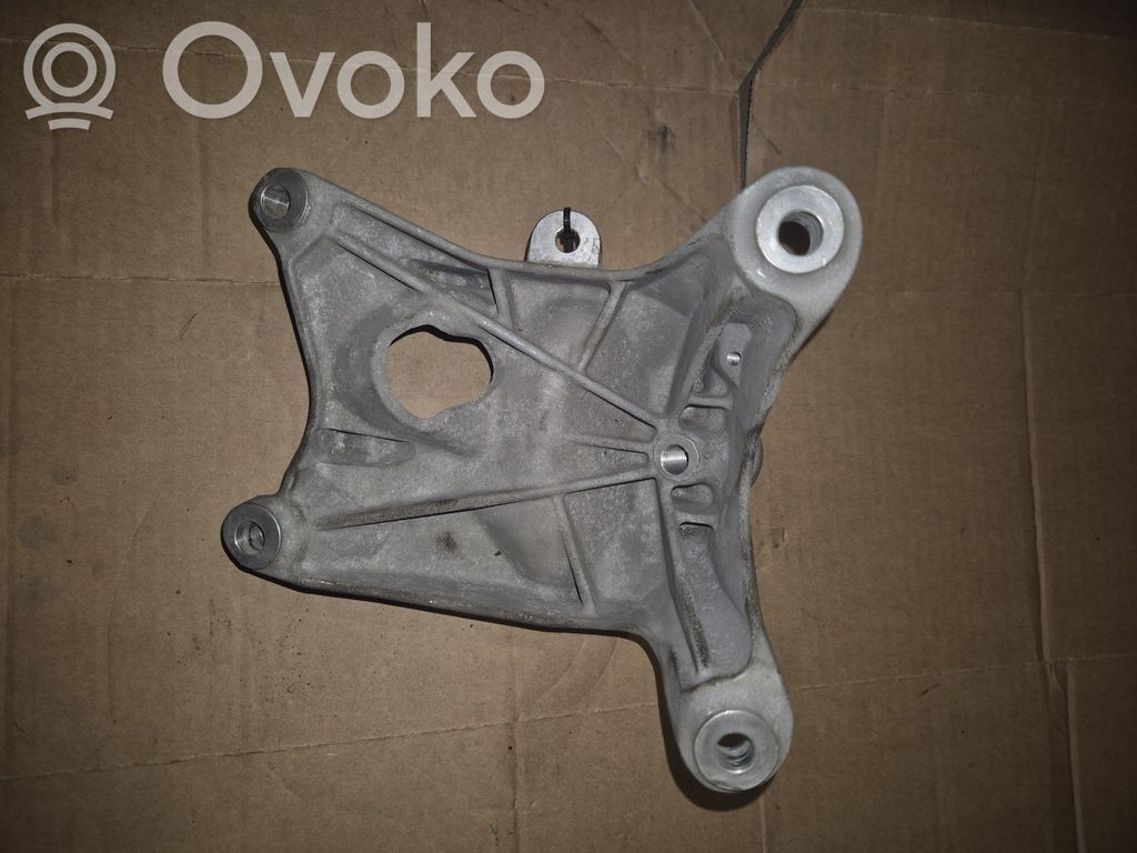 Porsche Macan (95B) Engine mounting bracket 