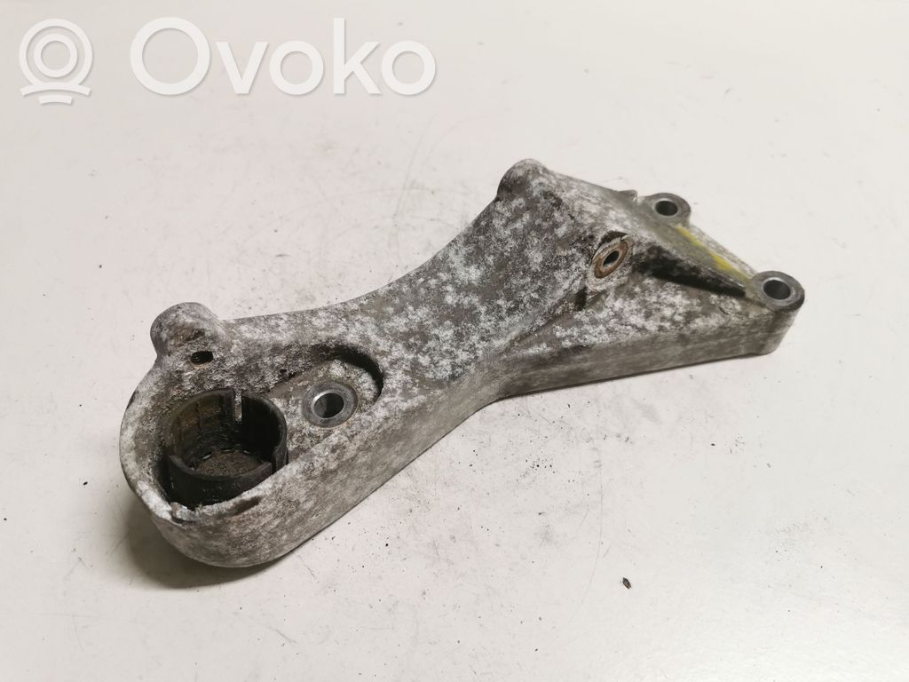 Volkswagen Polo Engine mounting bracket 