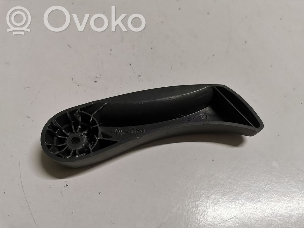 Engine bonnet (hood) release handle   8268349