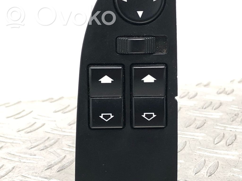 Electric window control switch   8368988