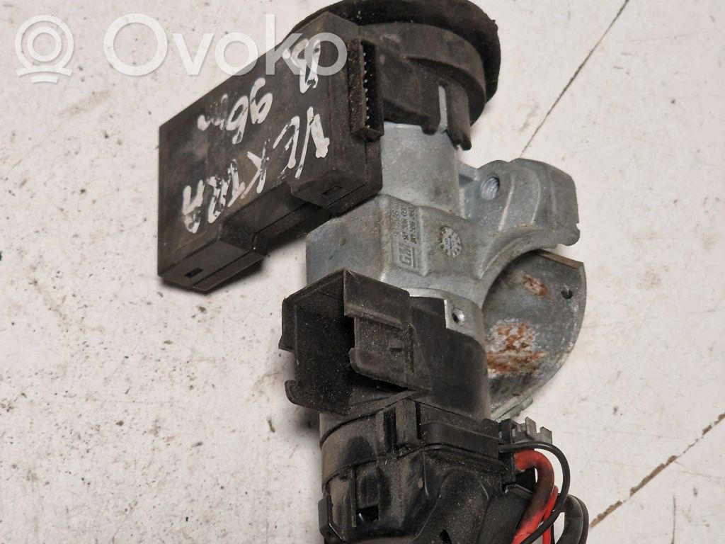 Opel Vectra B Užvedimo spynelė 