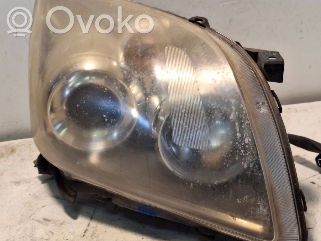 Toyota Avensis T250 Headlight/headlamp 