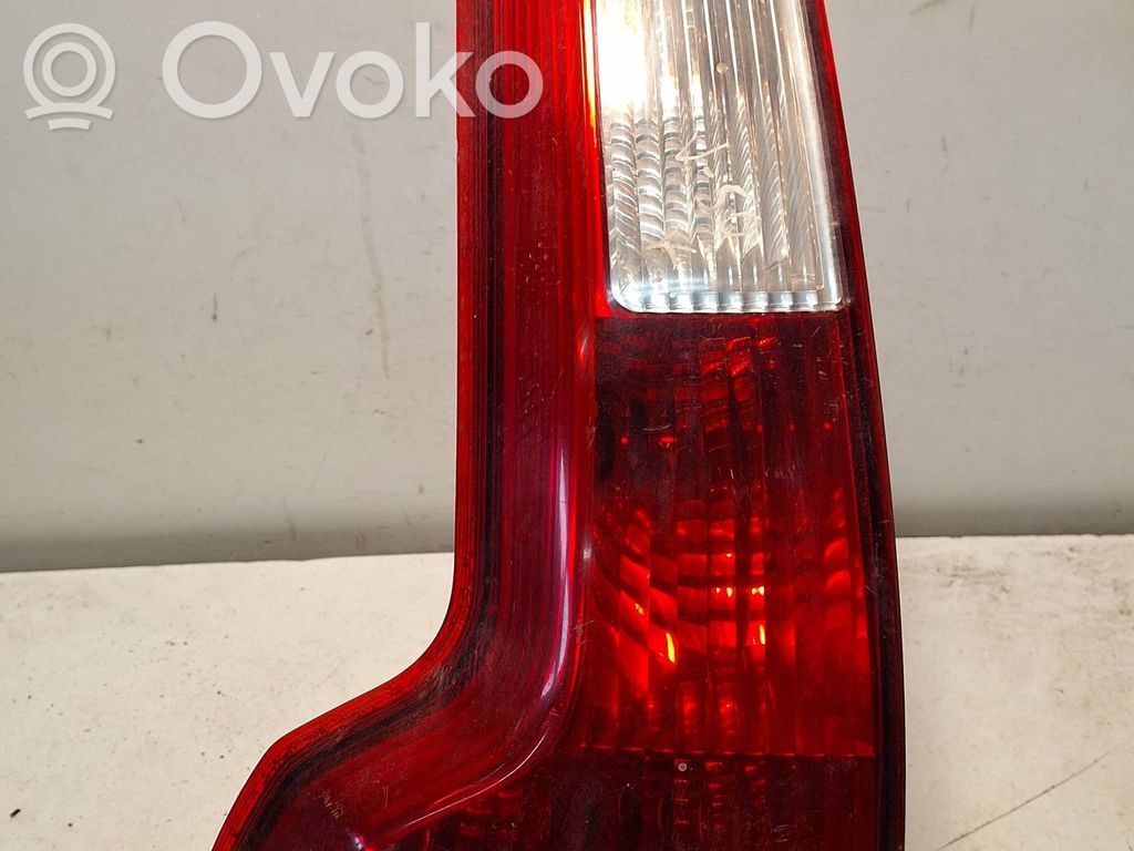 Rear/tail lights   E32211,30698919