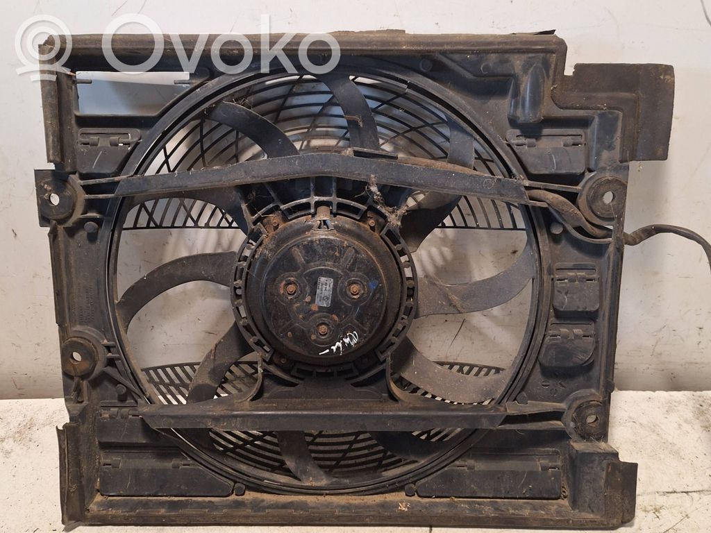 BMW 5 E39 Elektrisks radiatoru ventilators 