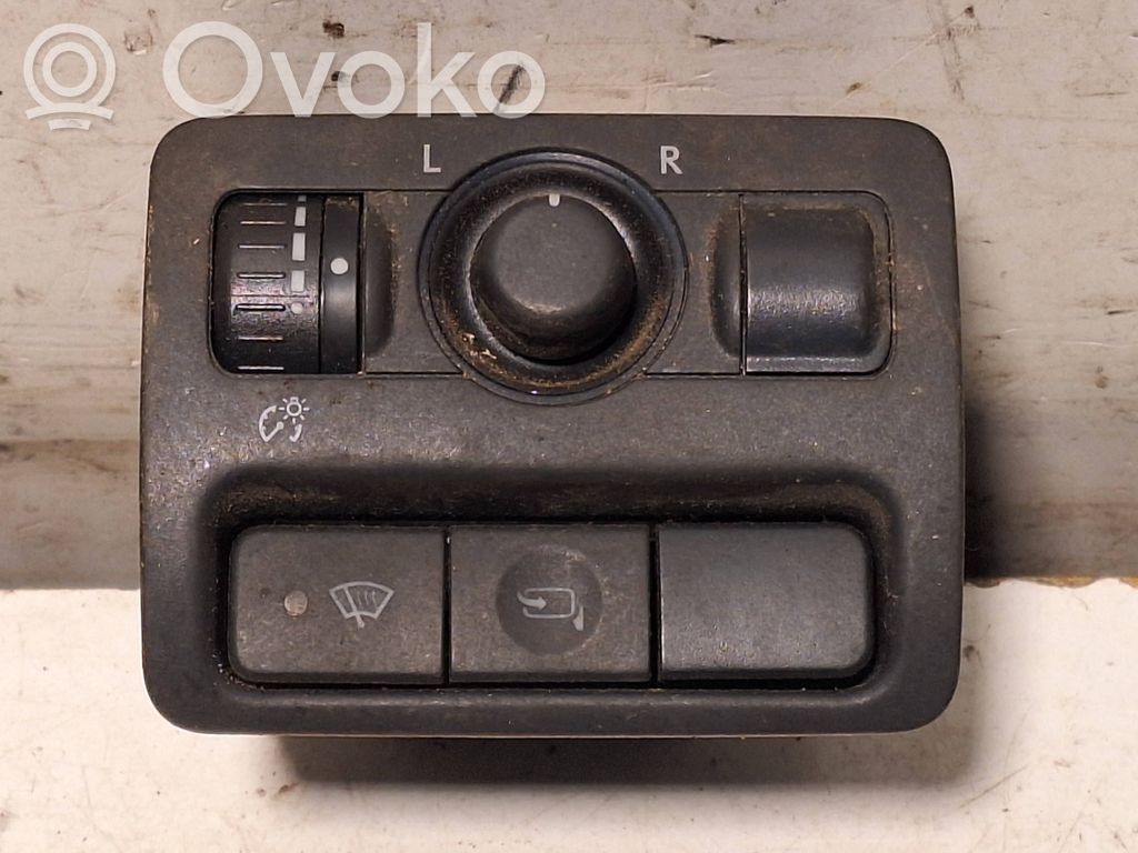 Wing mirror switch   159940