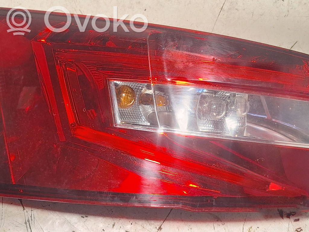 Skoda Superb B8 (3V) Lampa tylna 