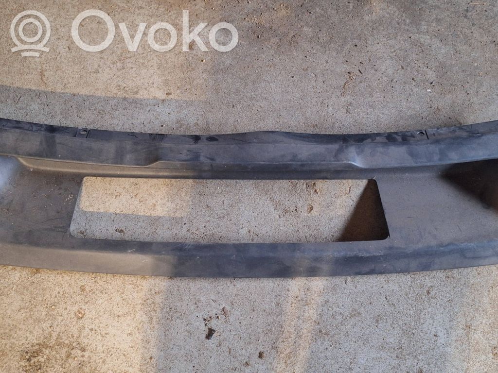 Porsche Cayenne (92A) Moldura inferior del parachoques trasero 