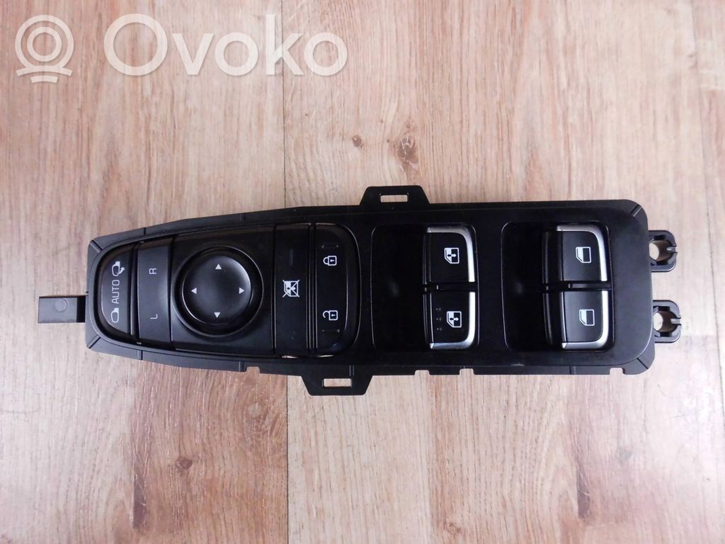 KIA Stinger Electric window control switch 