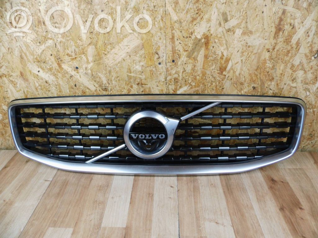 Volvo S60 Maskownica / Grill / Atrapa górna chłodnicy 
