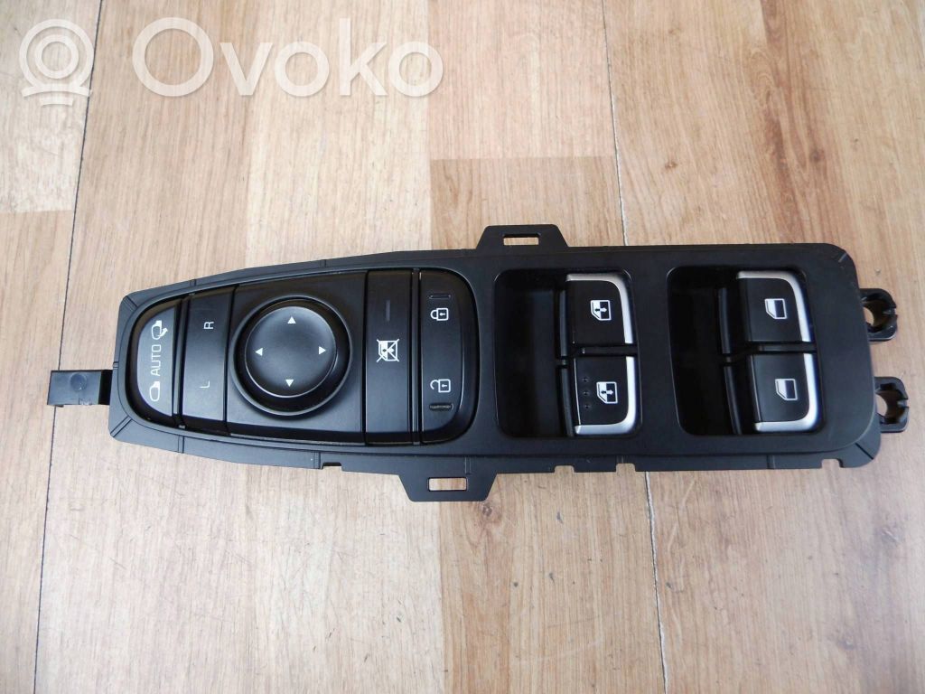 KIA Stinger Electric window control switch 