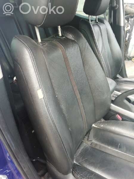 Mazda CX-7 Fotel przedni pasażera 