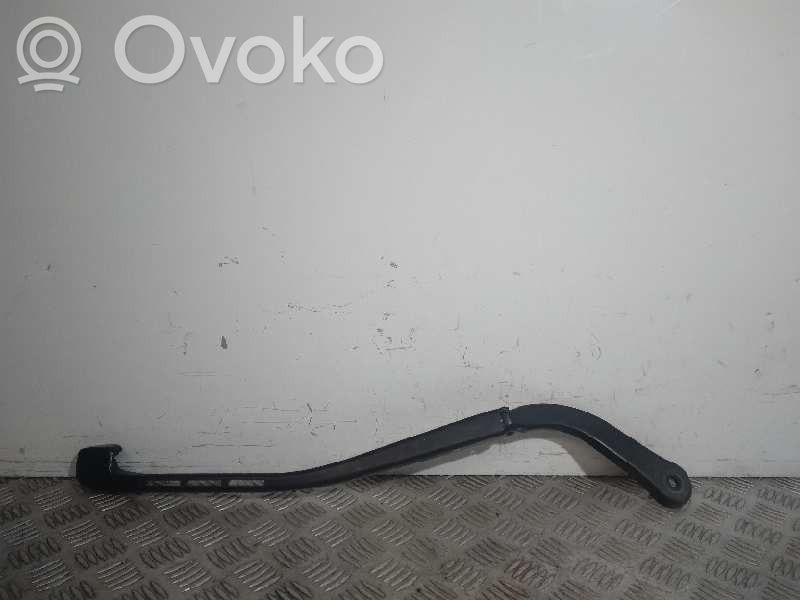 Front wiper blade arm