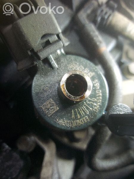 Inyector de combustible   0445110485