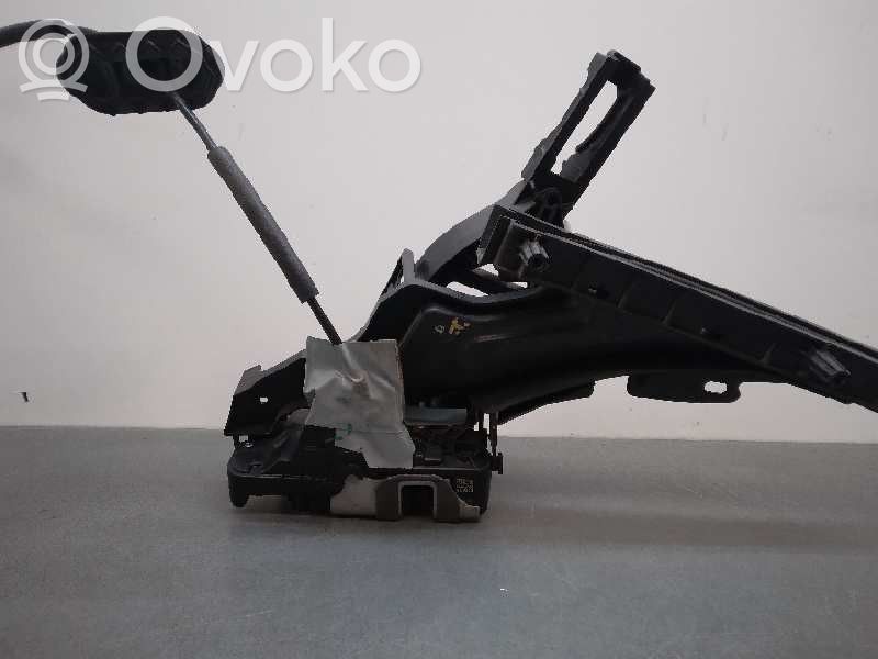 Ford Focus Takaoven lukko 