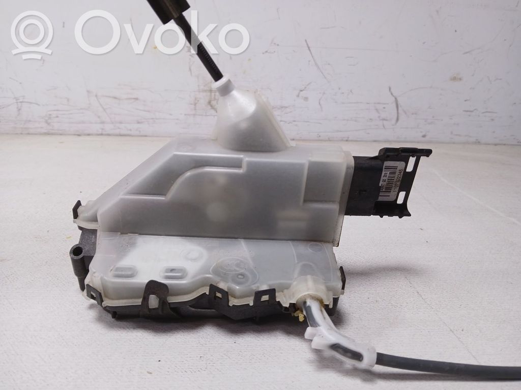 Opel Crossland X Takaoven lukko 