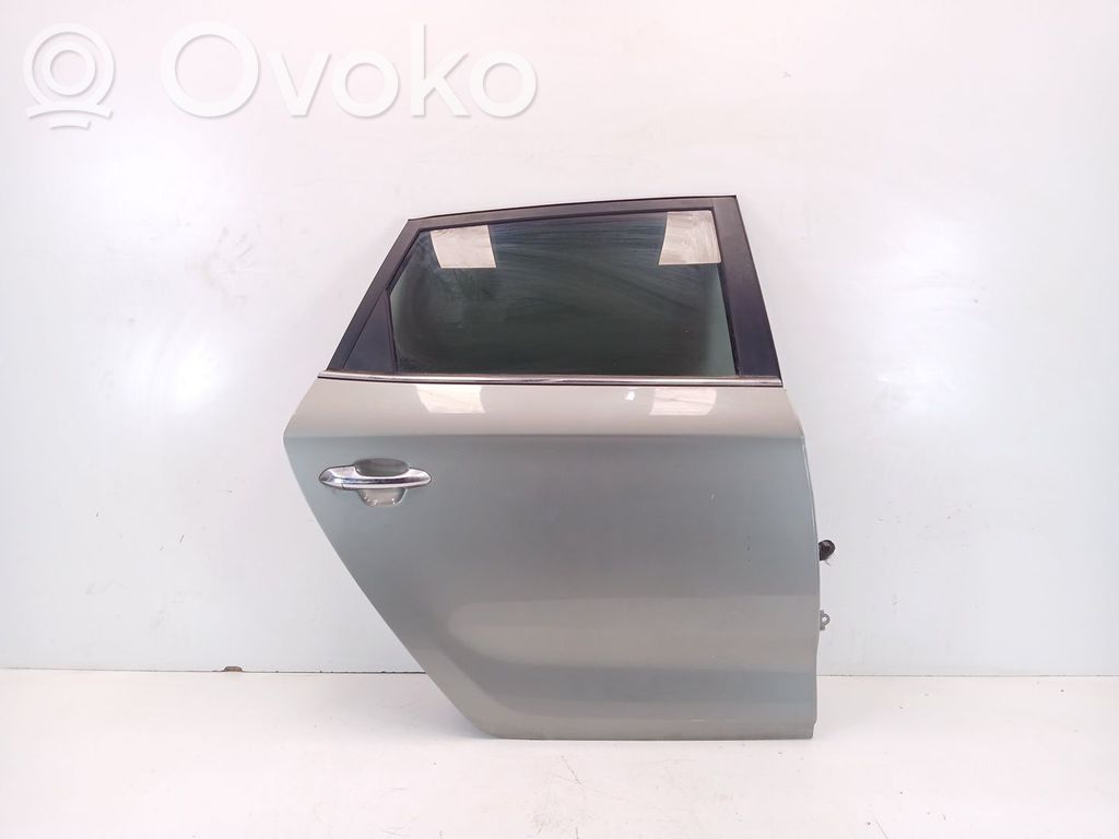 KIA Carens III Puerta trasera 
