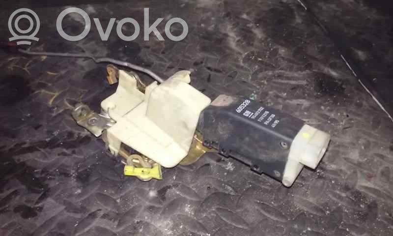 Opel Corsa B Priekšpusē slēdzene 