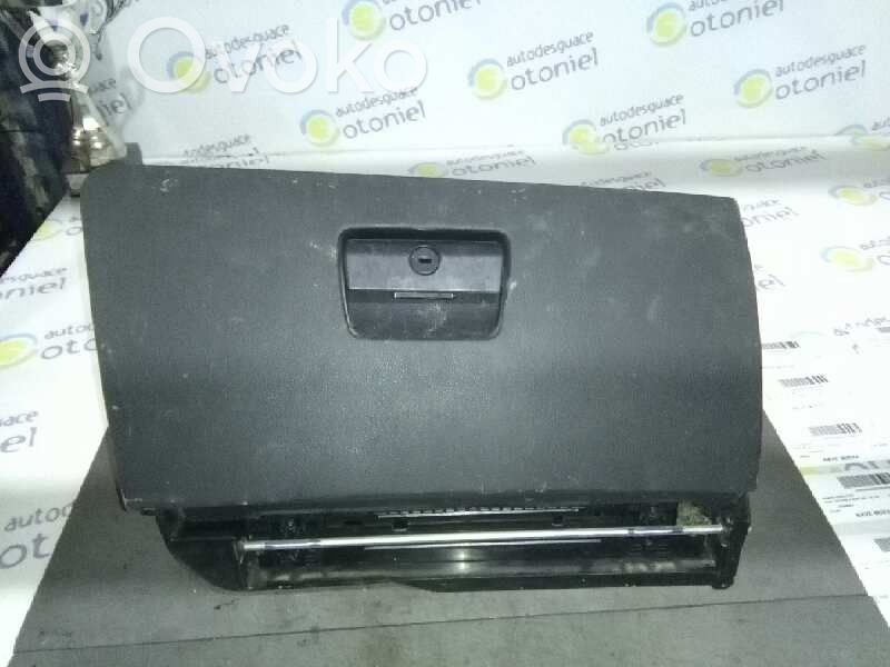Boite à gants   7075477