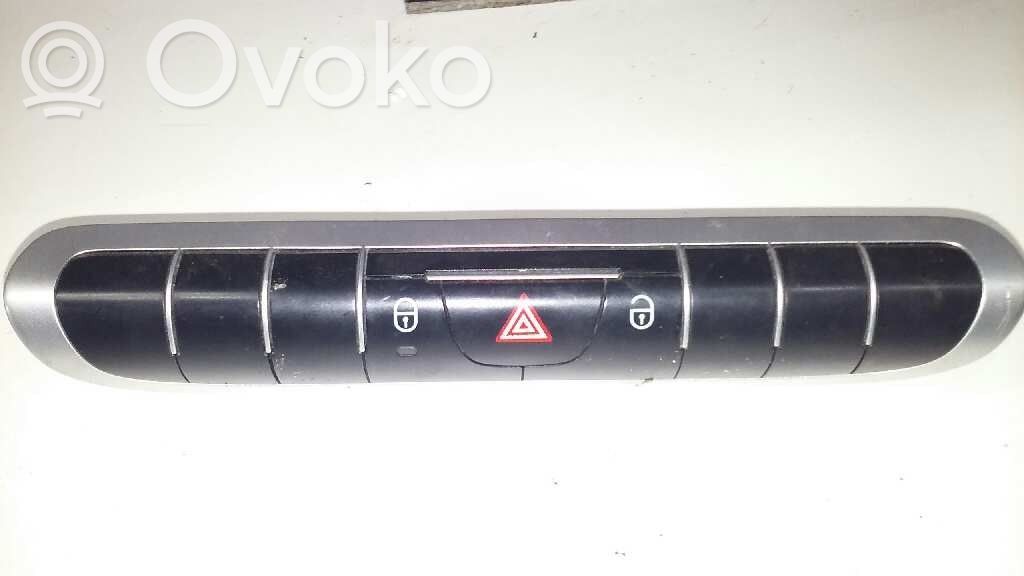 Smart ForTwo II Hazard light switch 