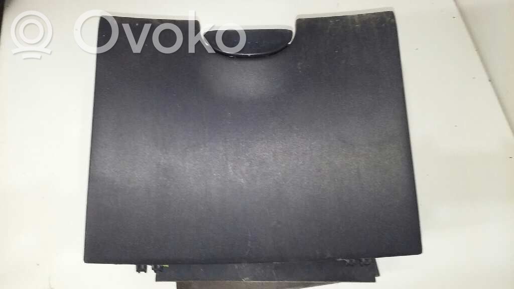 Toyota Yaris Daiktadėžė 