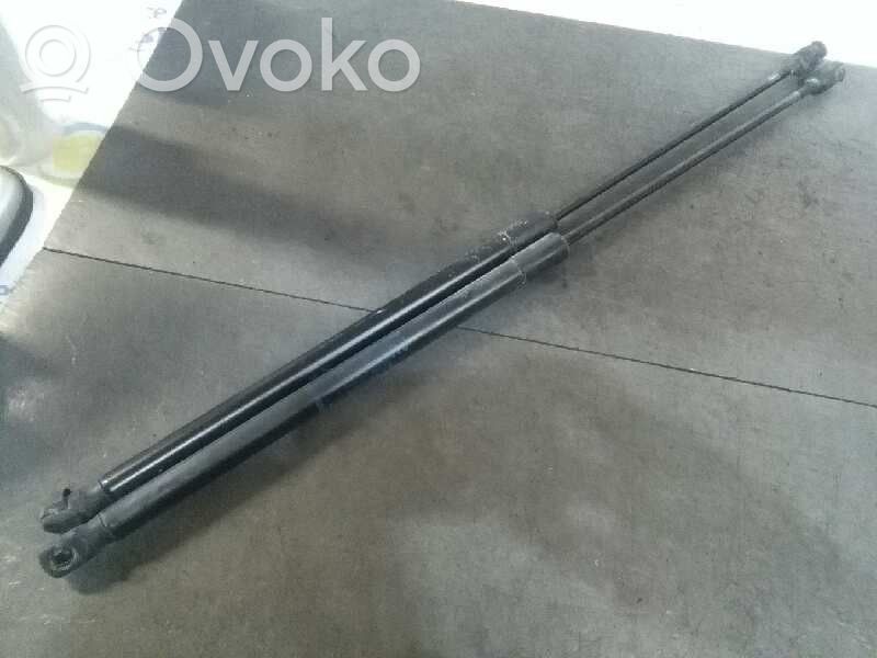 Opel Corsa C Amortyzator klapy tylnej bagażnika 