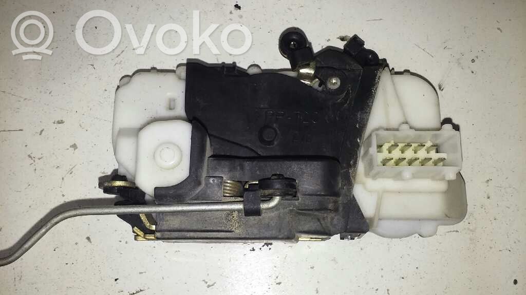 Peugeot 406 Front door lock 