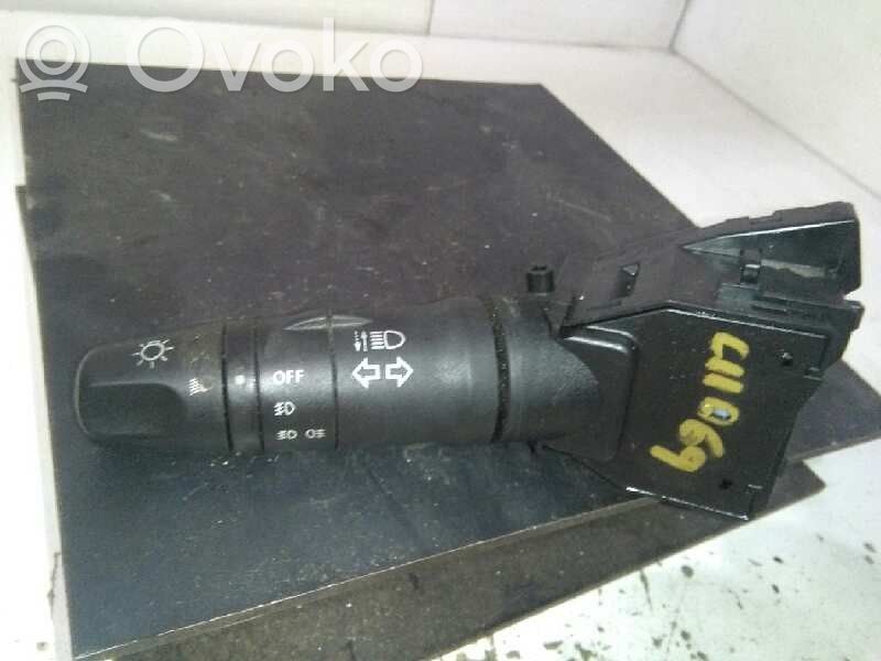 Nissan Almera N16 Interruptor de control del panel de luces 