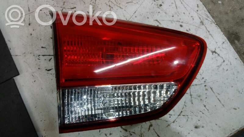 KIA Carens III Luz trasera/de freno 