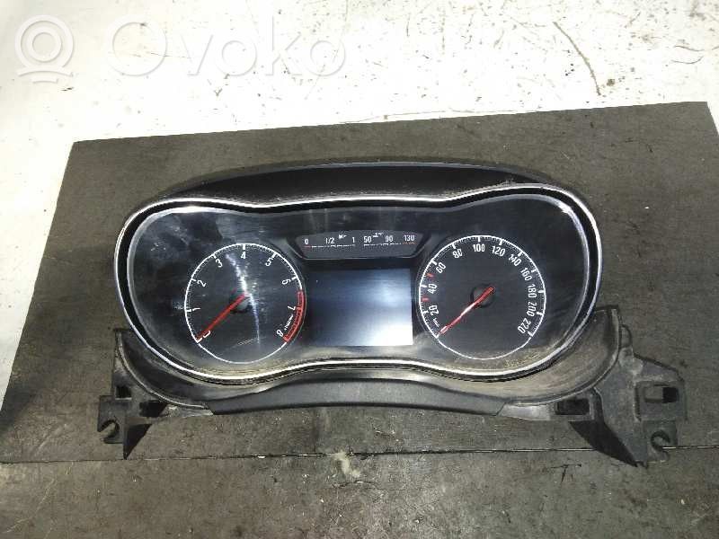 Opel Corsa E Spidometrs (instrumentu panelī) 