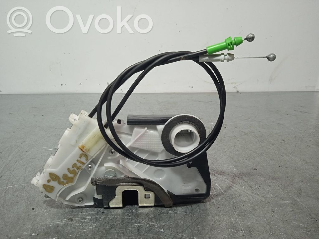 Toyota Yaris Priekšpusē slēdzene 