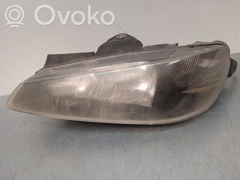 Peugeot 406 Передняя фара 