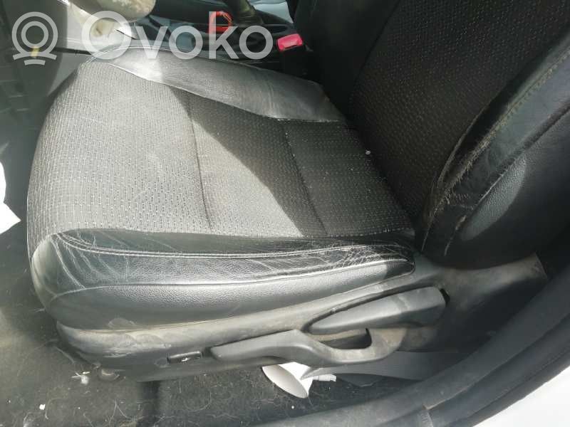 Toyota Auris E180 Fotel przedni kierowcy 