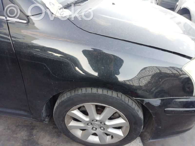 Toyota Avensis T250 Sparnas 