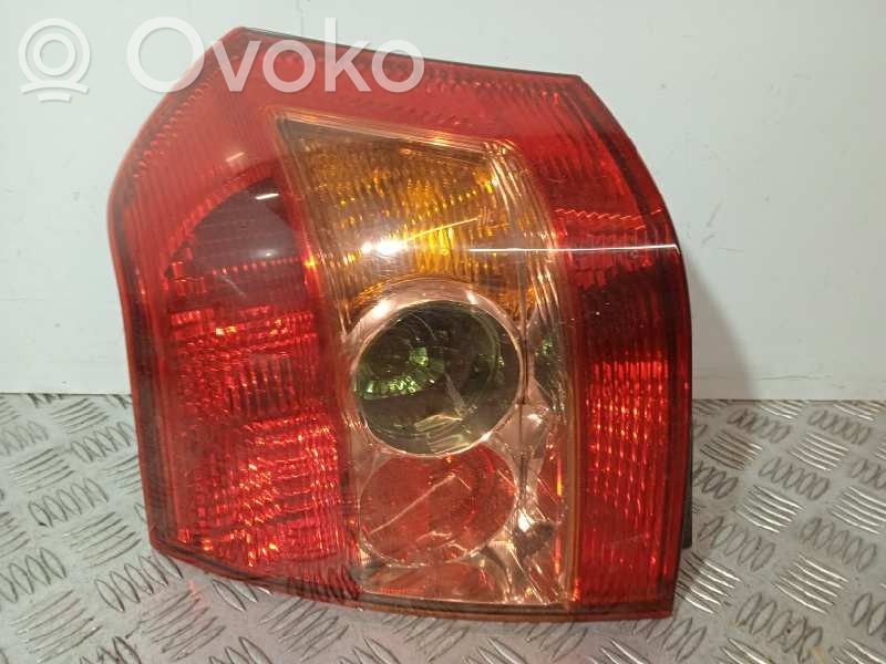 Toyota Corolla Verso E121 Lampă spate în caroserie 