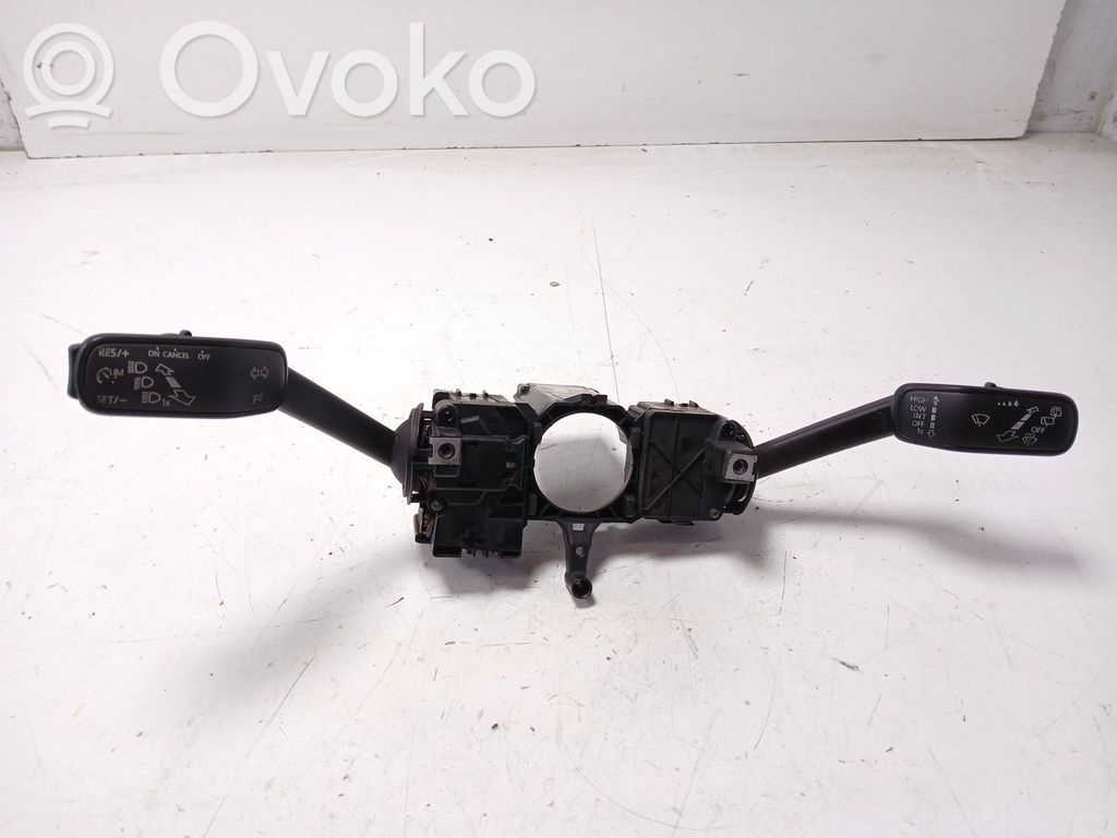 Skoda Fabia Mk4 (6VA) Comutator/buton multifuncțional 