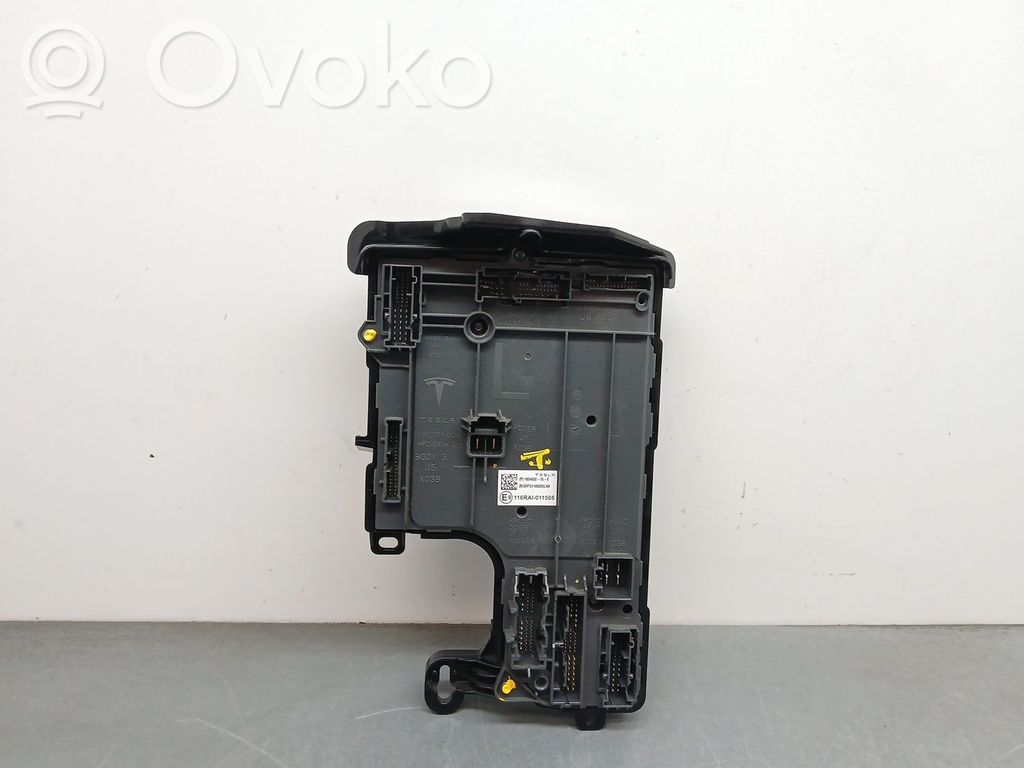 Tesla Model 3 Dzinēja vadības bloks 