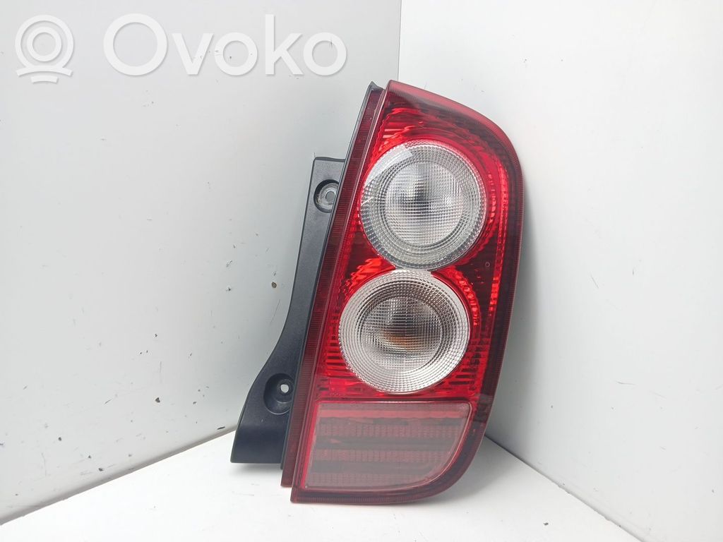 Nissan Micra Luci posteriori 