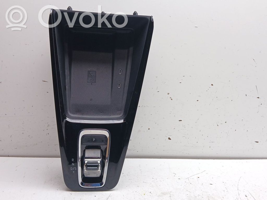 Skoda Octavia Mk4 Drążek zmiany biegów 