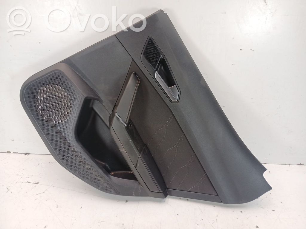Apšuvums aizmugurējām durvīm   5FA867116A