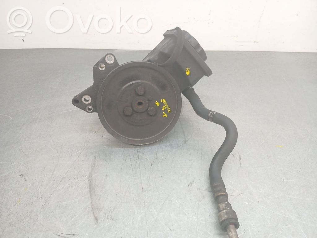 Ohjaustehostimen pumppu   32411095749