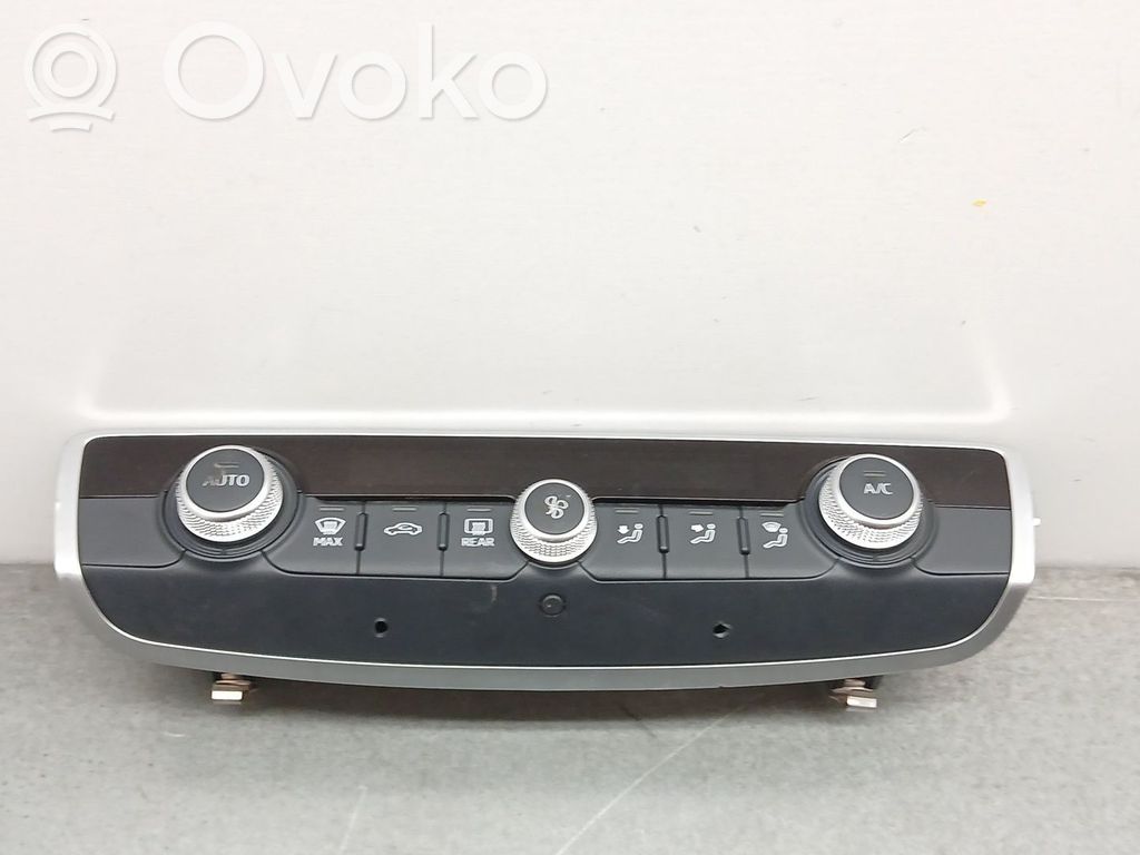 Audi A1 Climate control unit 