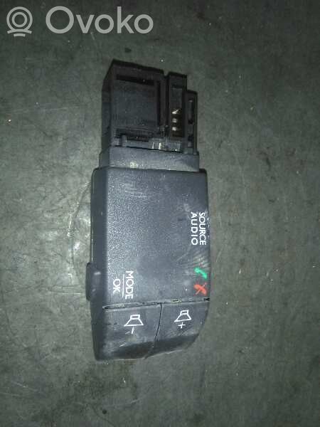Renault Clio III Pulsanti/interruttori sul volante 