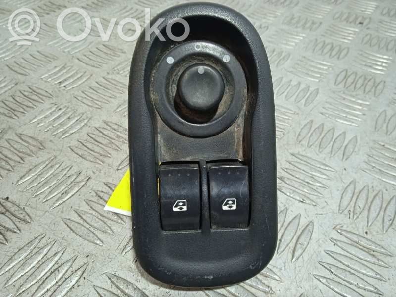 Comutator comandă geamuri electrice   8200637849